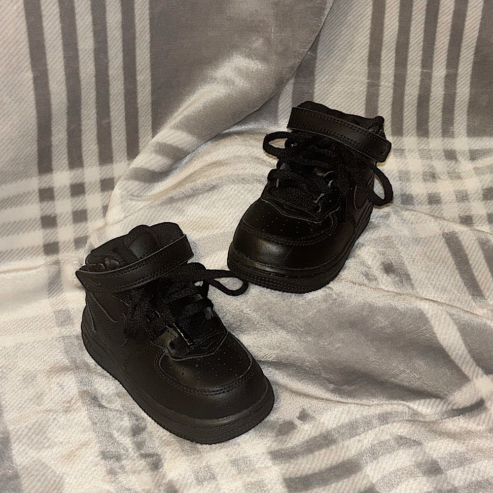 Nike Kids Black Shoes Size 7